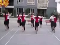 <em>哥哥妹妹三步踩</em>图片_<em>哥哥妹妹三步踩</em>_社会热